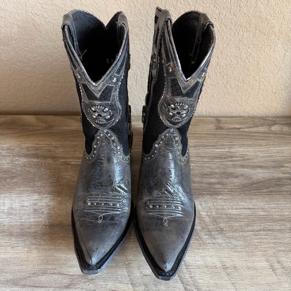 Ariat Desperado Western Boots snip toe antiqued conchos and studs Women’s 8.5 - Picture 4 of 16